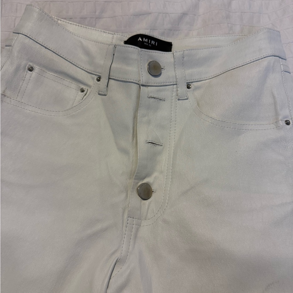 AMIRI White Skinny Jeans with Sleek Design